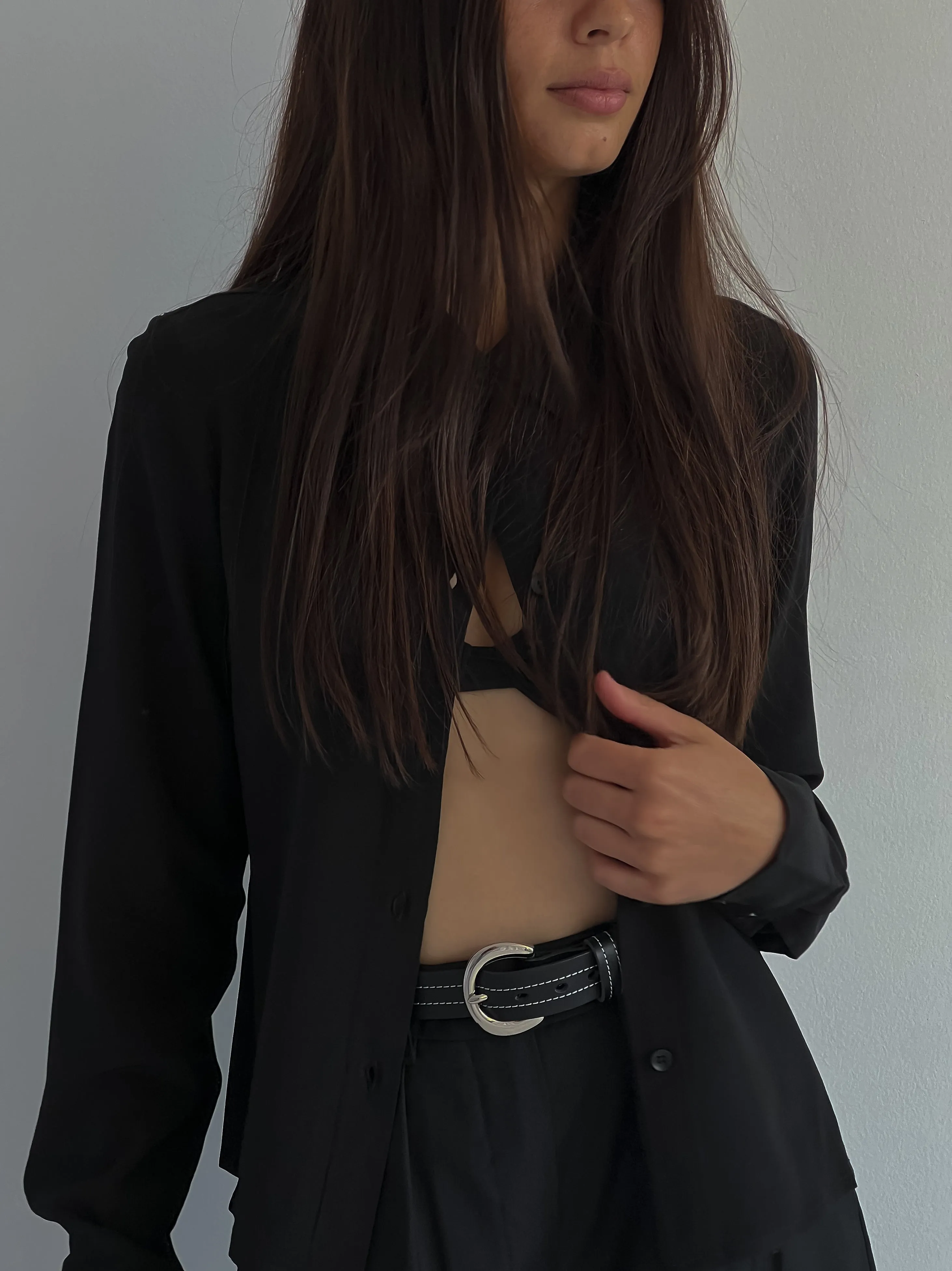 The Lair Camille White Stitch Belt Slim Silver