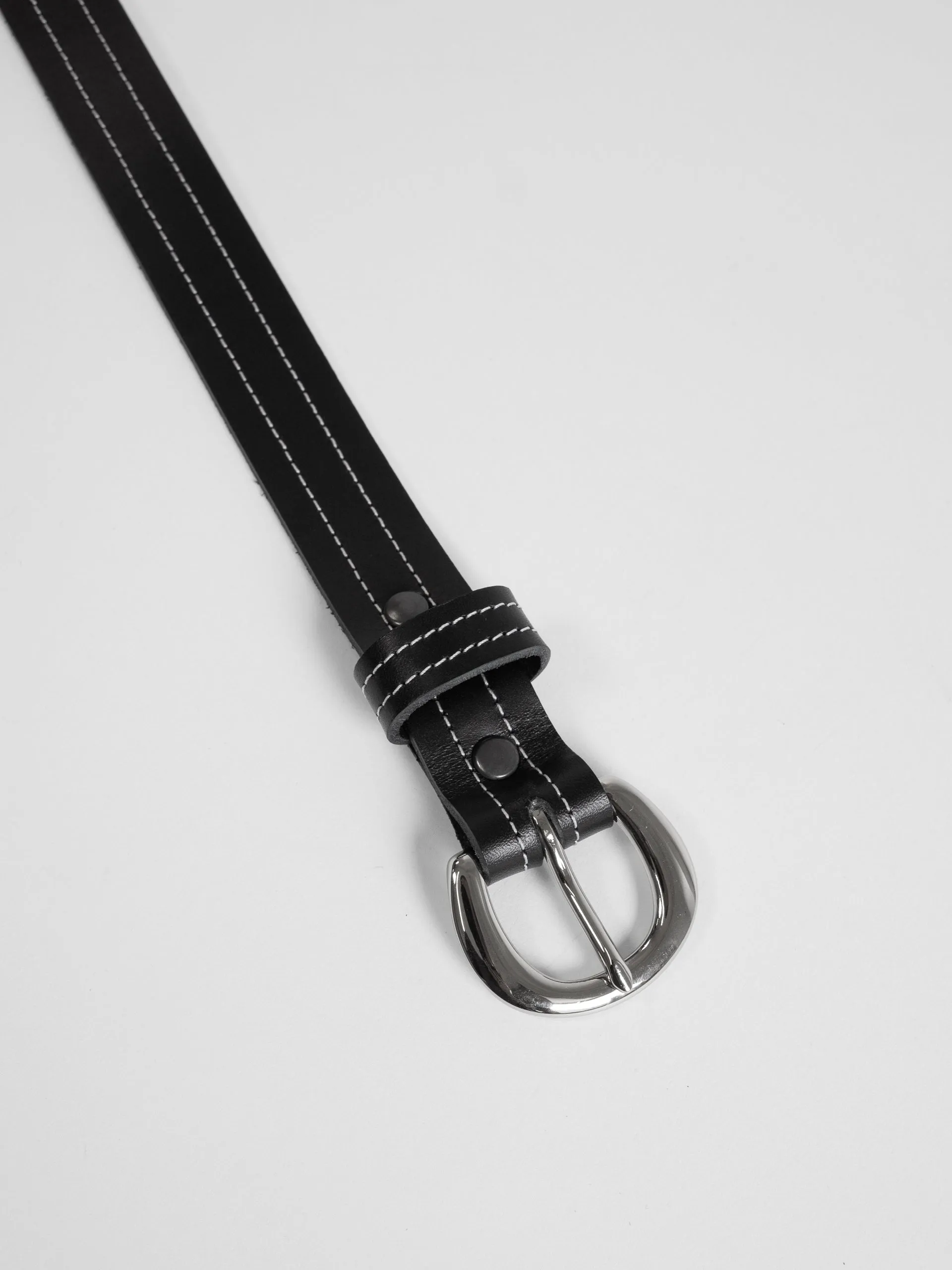 The Lair Camille White Stitch Belt Slim Silver