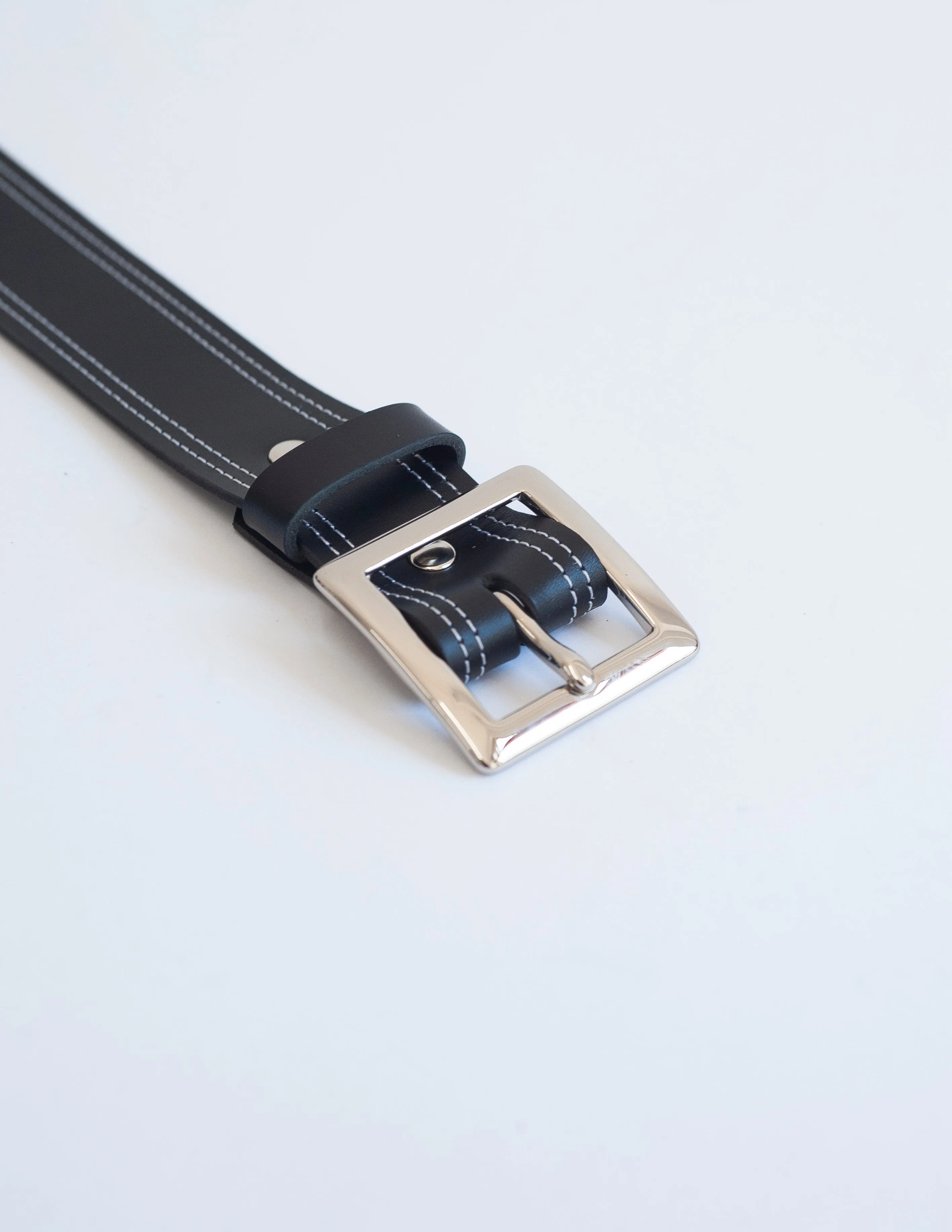 The Lair Daisy White Stitch Belt Silver