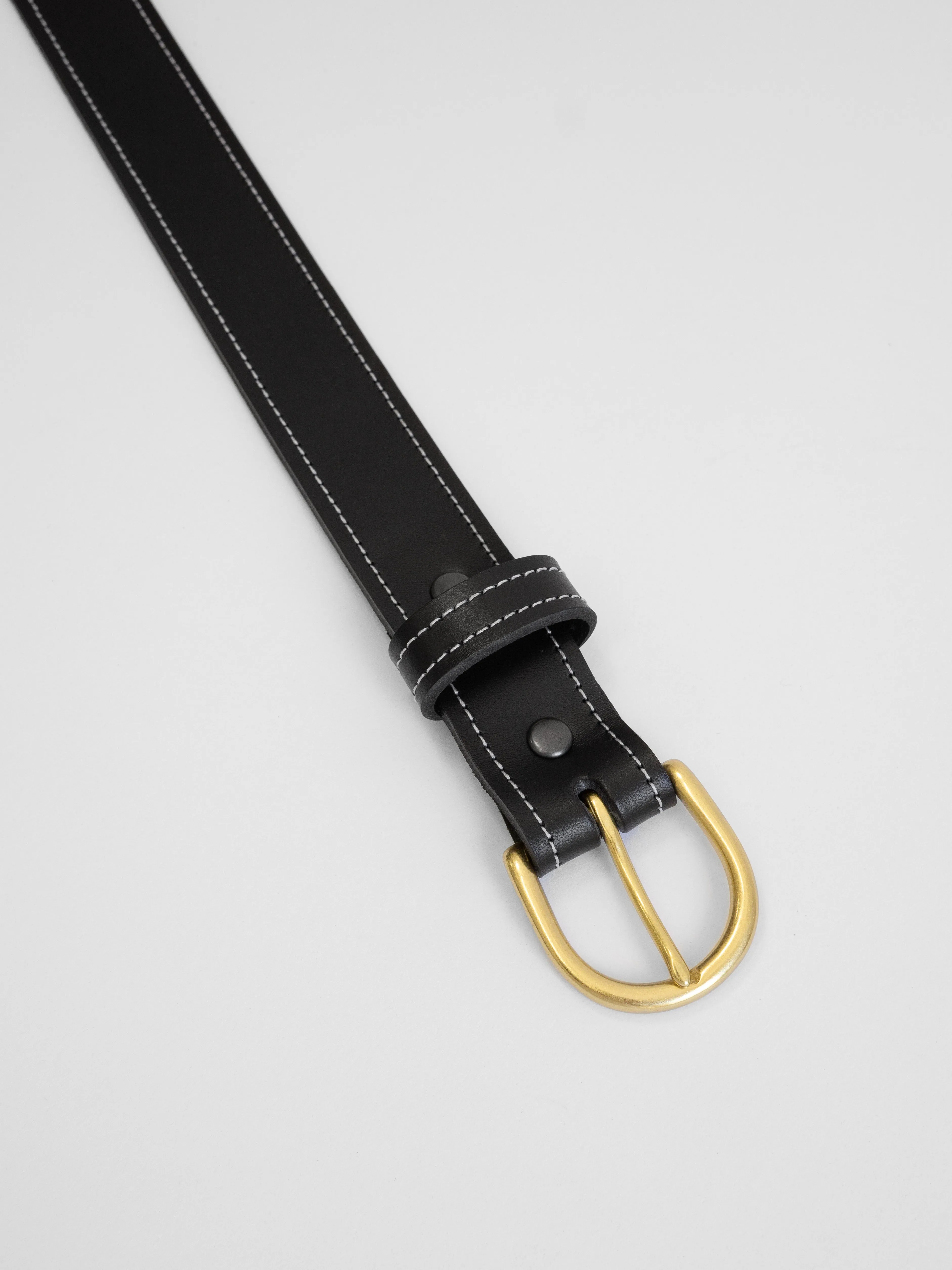 The Lair Maya White Stitch Belt Slim Brass