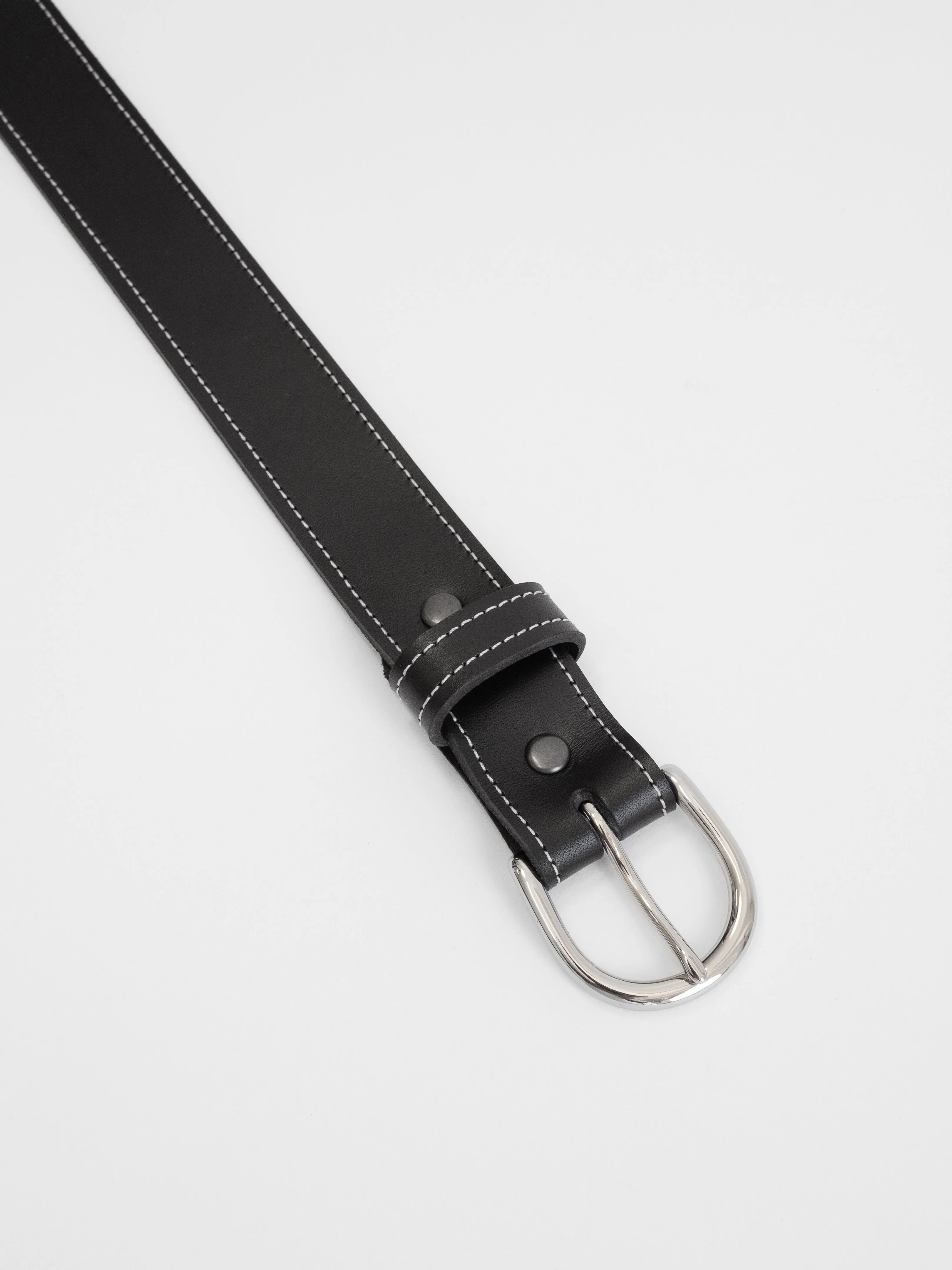The Lair Maya White Stitch Belt Slim Silver