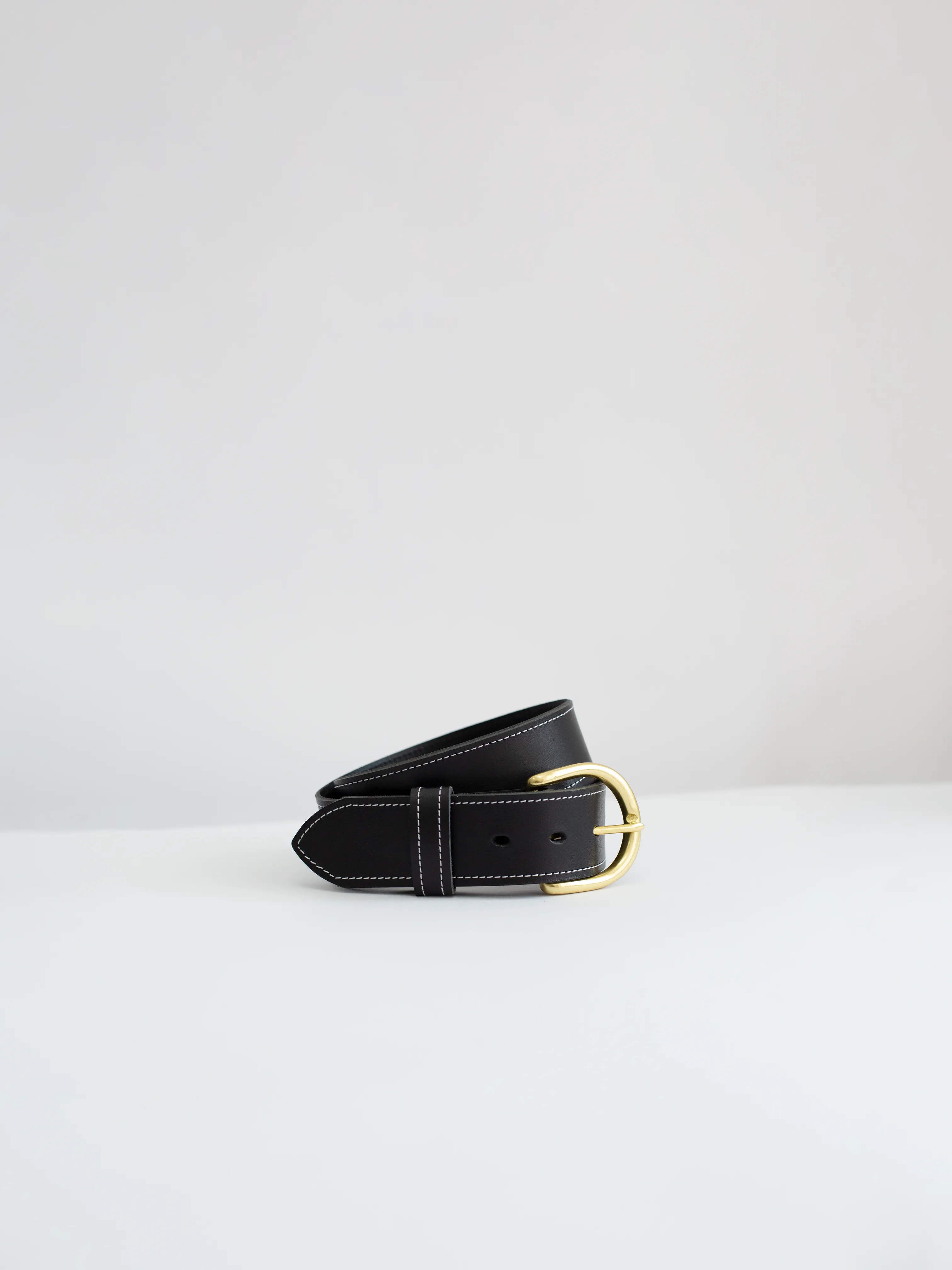 The Lair Maya White Stitch Belt Wide Brass