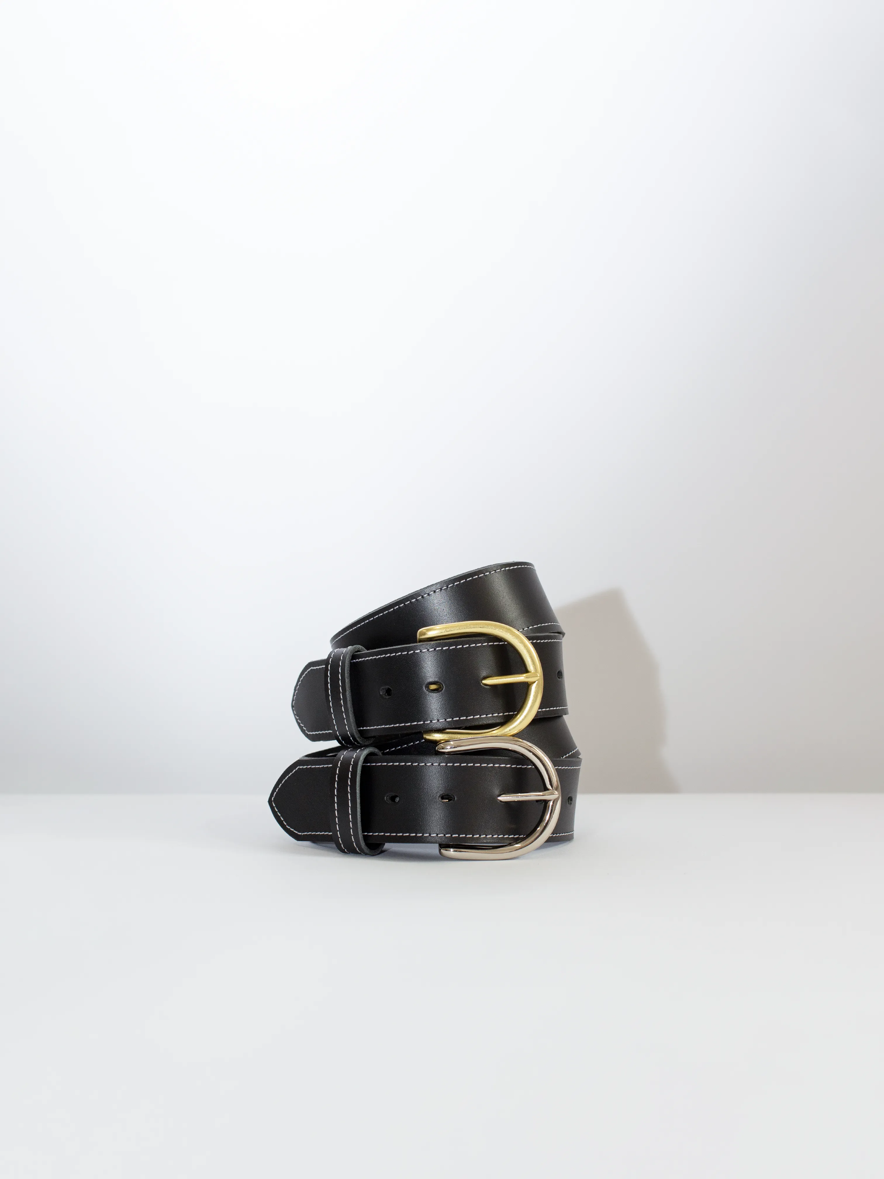 The Lair Maya White Stitch Belt Wide Brass
