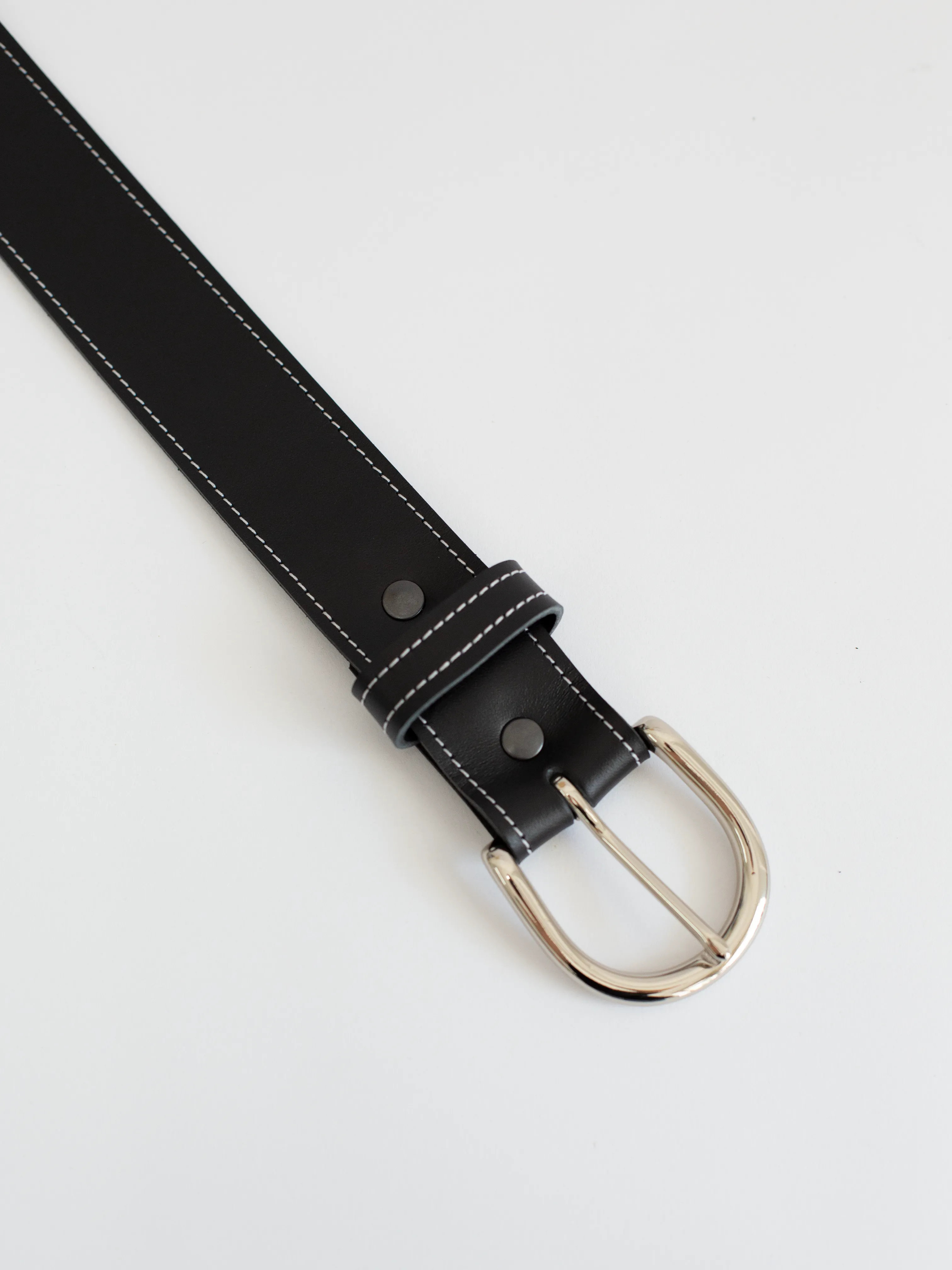 The Lair Maya White Stitch Belt Wide Silver